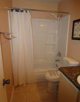 5th image of 3038 Parkway Blvd APT 202
