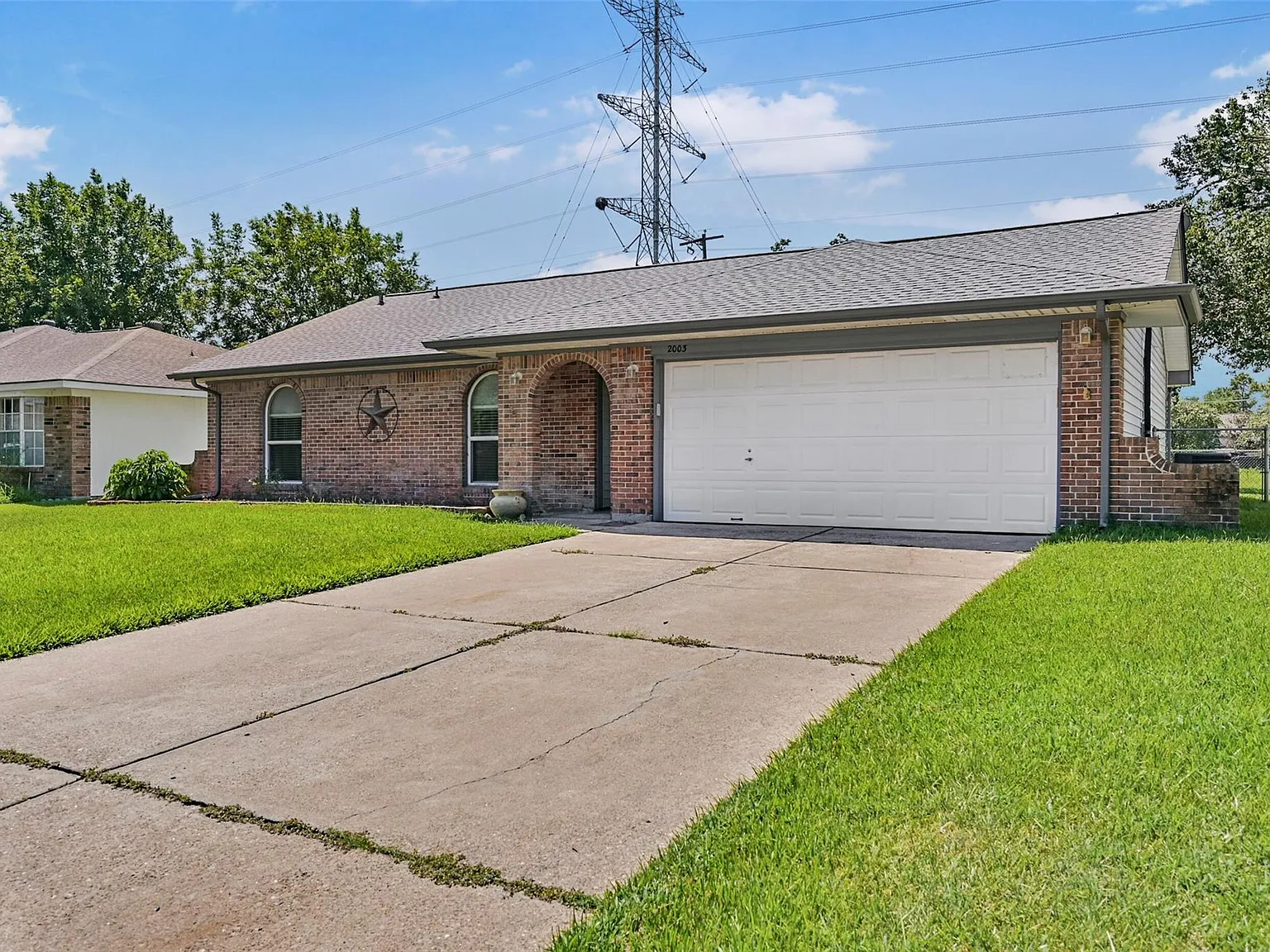 3 bed, 2.0 bath, 1407 sqft, $2,100 — Photo 3
