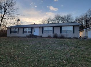 1641 N 2400 East Rd, Windsor, IL 61957