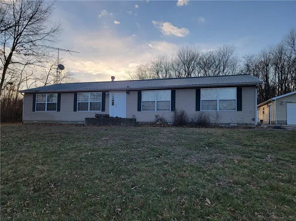 1641 N 2400 East Rd, Windsor, IL 61957