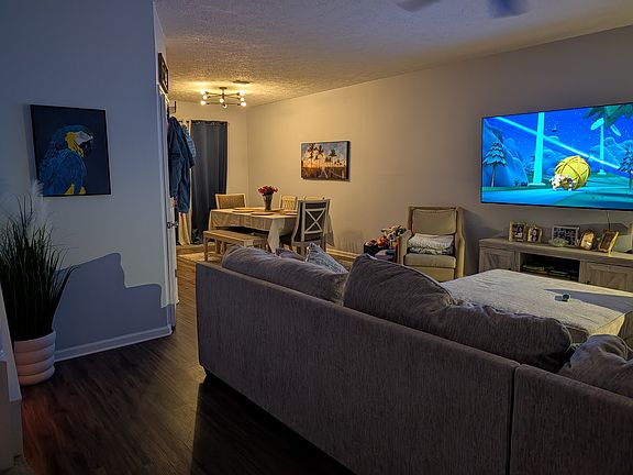 4th image of 2601 Laurel Dr