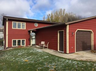 610 41st Ave S, Grand Forks, ND 58201