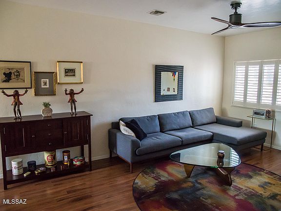 3rd image of 900 W Calle De La Pelotita