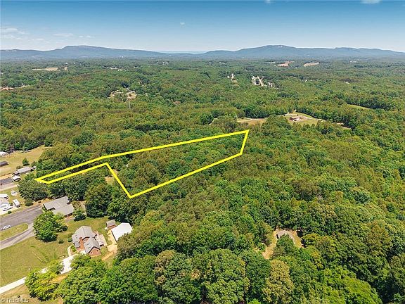3rd image of 102 Hawks Rd