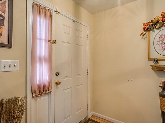3rd image of 305 Stonehenge Dr