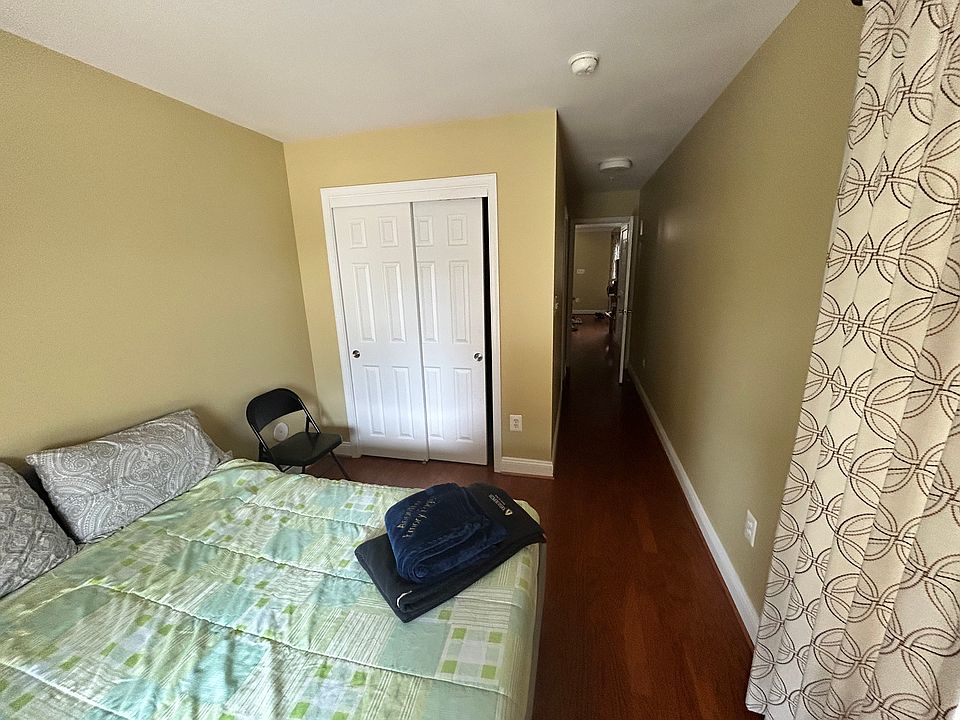 2nd image of 805 McHenry St
