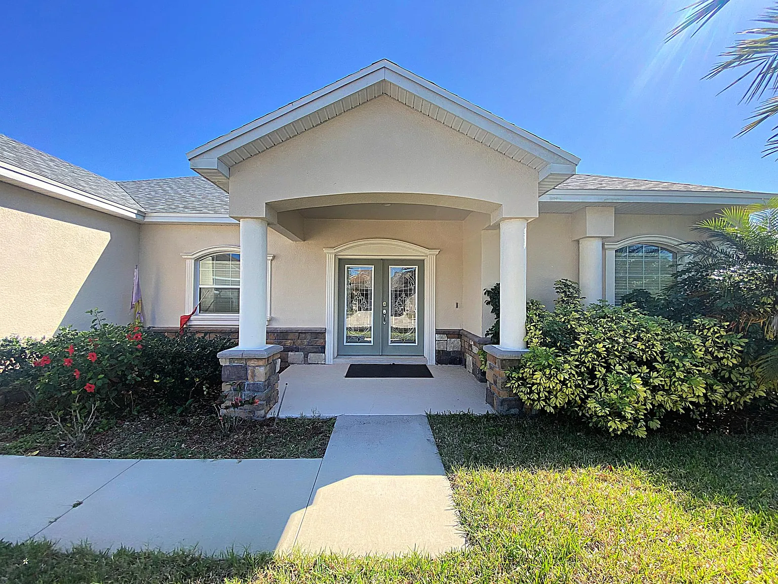 4 bed, 2386 sqft, $2,200 — Photo 3