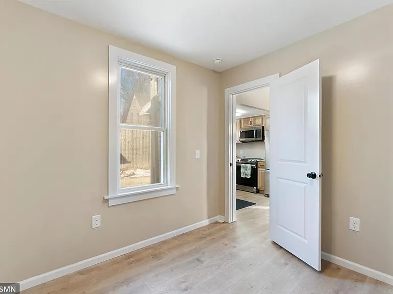 1040 Rose Ave E — Photo 11