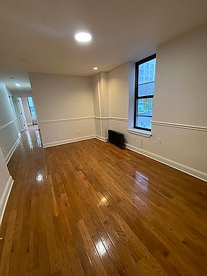 4th image of 200 E 119th St APT 2A
