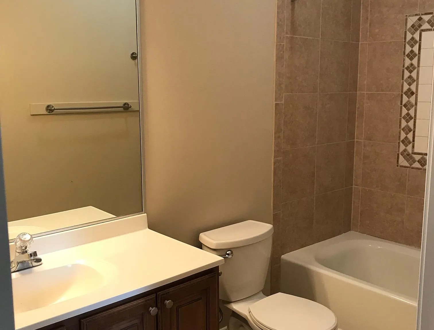 2 bed, 950 sqft, $1,250 — Photo 3