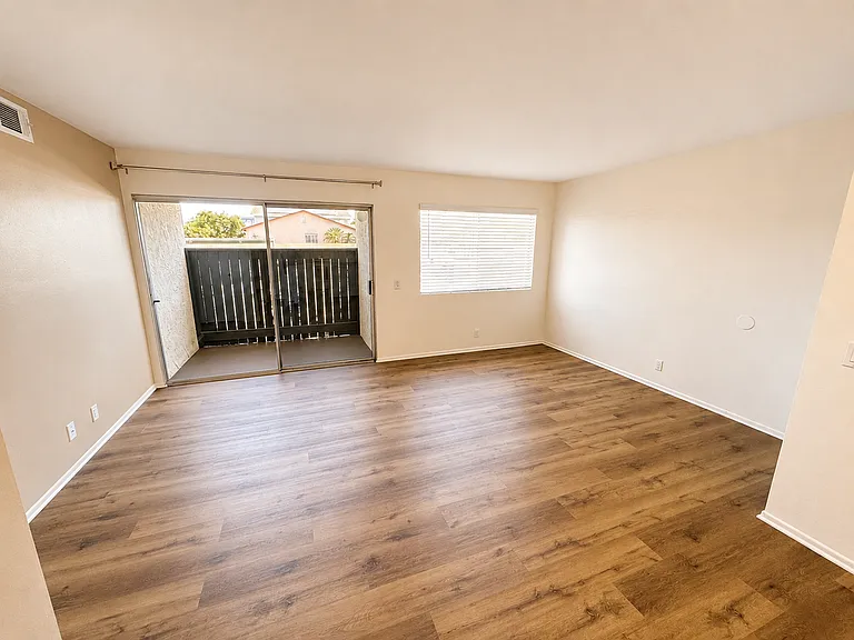 The Del Ciervo Apartments — Photo 33