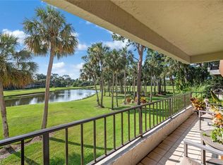 105 Clubhouse Ln APT 288, Naples, FL 34105