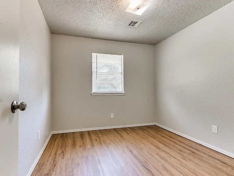 8814 NE 13th St — Photo 23