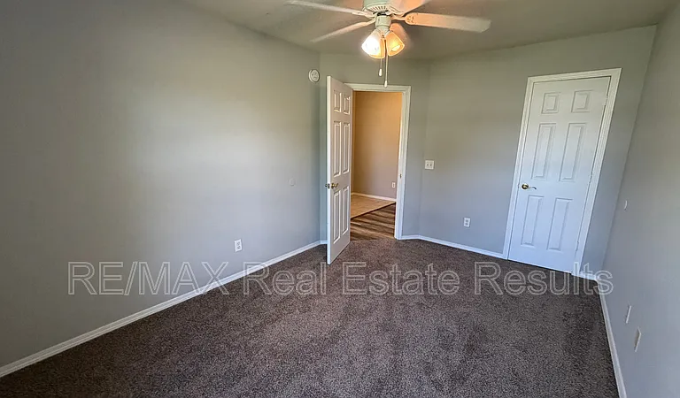 2400 SW 15th St — Photo 13