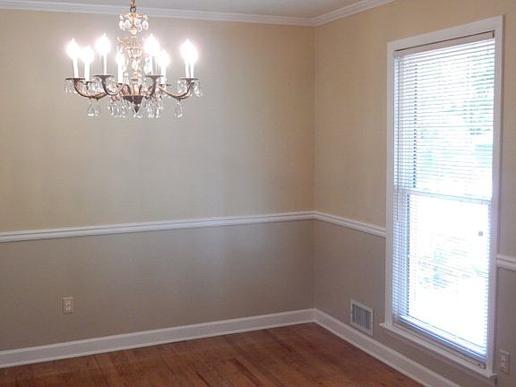 4th image of 582 Twin Oak Ln