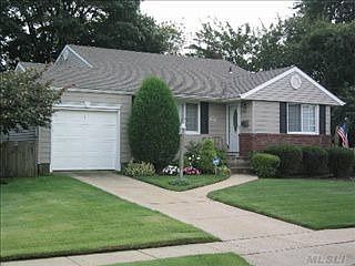 1st image of 216 Linden St