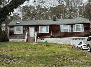 24 Forest Trl, Ridge, NY 11961