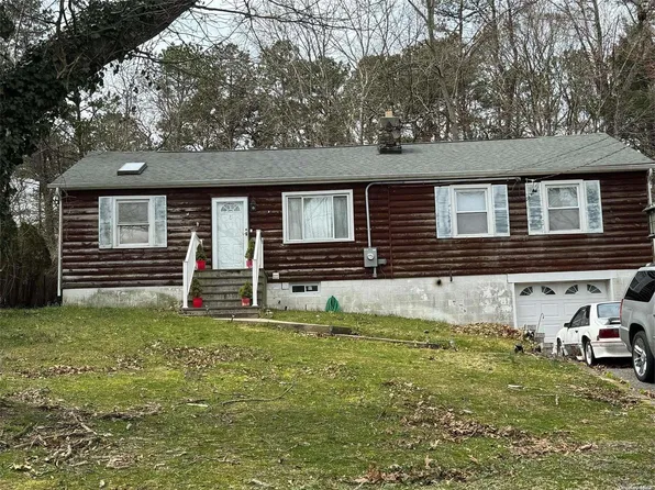 24 Forest Trail, Ridge, NY 11961