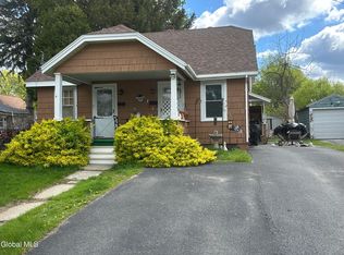 8 Maple Ave, Gloversville, NY 12078