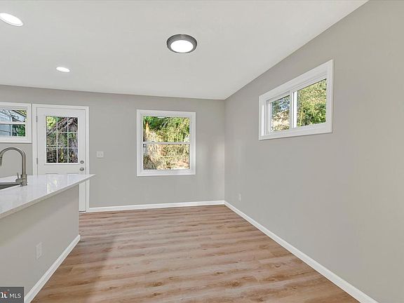 5th image of 12106 Bluhill Rd