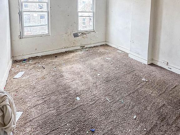 5th image of 2114 Vine St