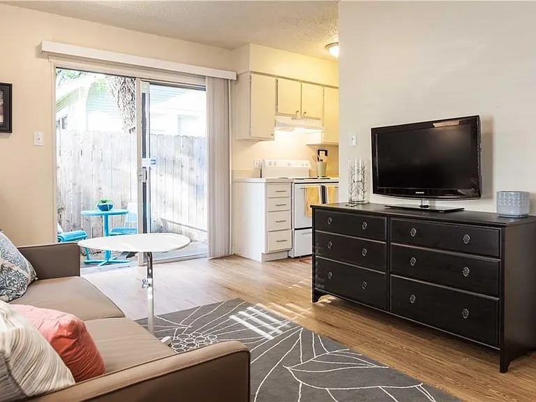4209 Avenue B #106 — Photo 2