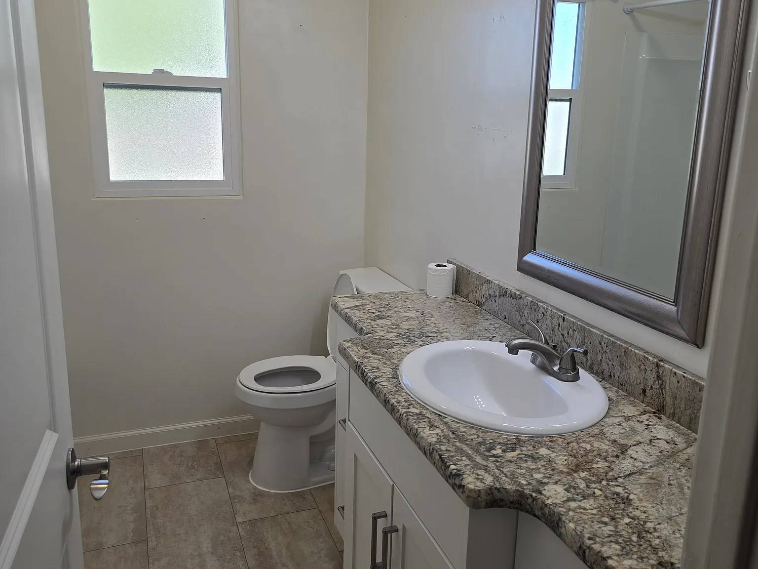 3 bed, 1228 sqft, $2,000 — Photo 4