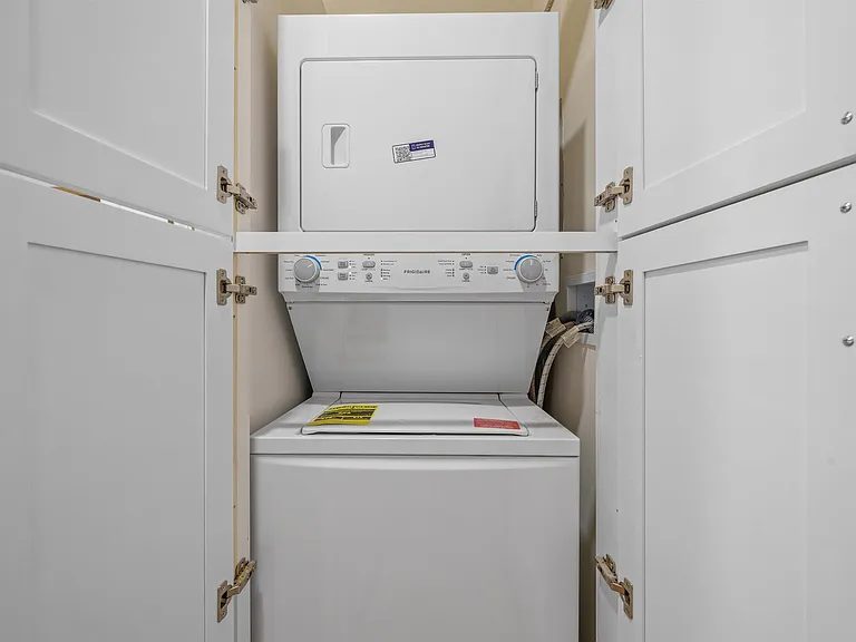 14 Westervelt Pl #3 — Photo 12