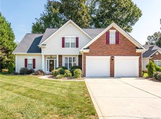 15121 Castlebridge Ln, Matthews, NC 28104