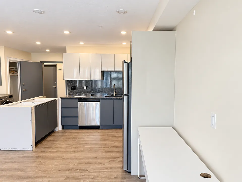 1028 Commonwealth Ave #406