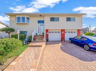 35 Florence Ave, Freeport, NY 11520