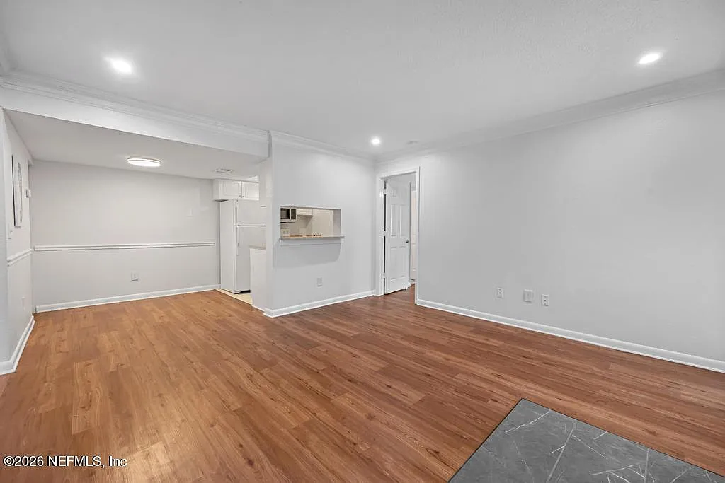 2 bed, 2.0 bath, 810 sqft, $1,600 — Photo 2
