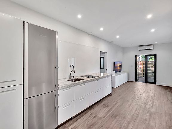 5th image of 2198 NE 183rd St #1