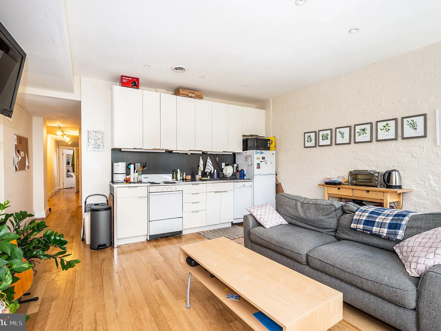 2 bed, 1.0 bath, 900 sqft, $2,900 — Photo 4
