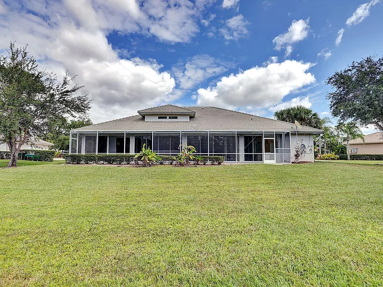 8028 Plantation Lakes Dr — Photo 47