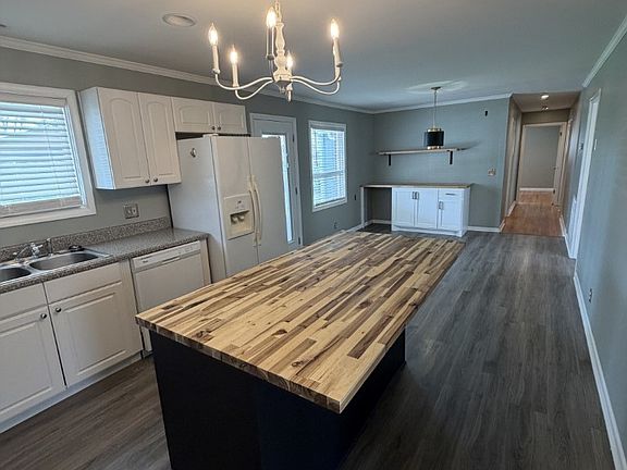 5th image of 1011 Elliott Dr