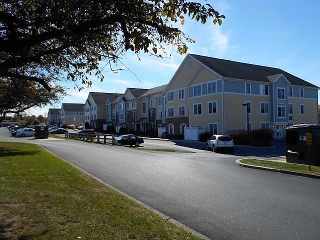 2nd image of 400 W Crestwood Dr