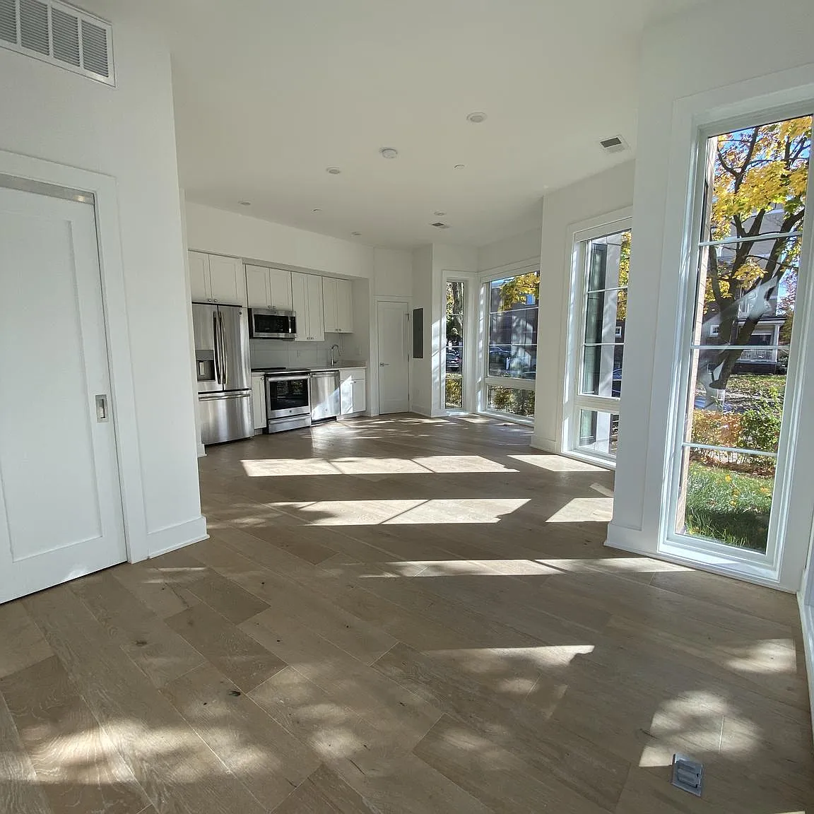 Studio, 415 sqft, $1,900 — Photo 2