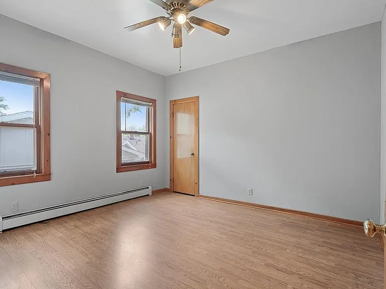 216 Belvidere St E — Photo 13