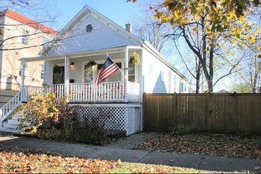 1st image of 824 S Marengo Ave
