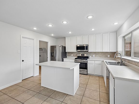 5th image of 1129 Honeywell Dr