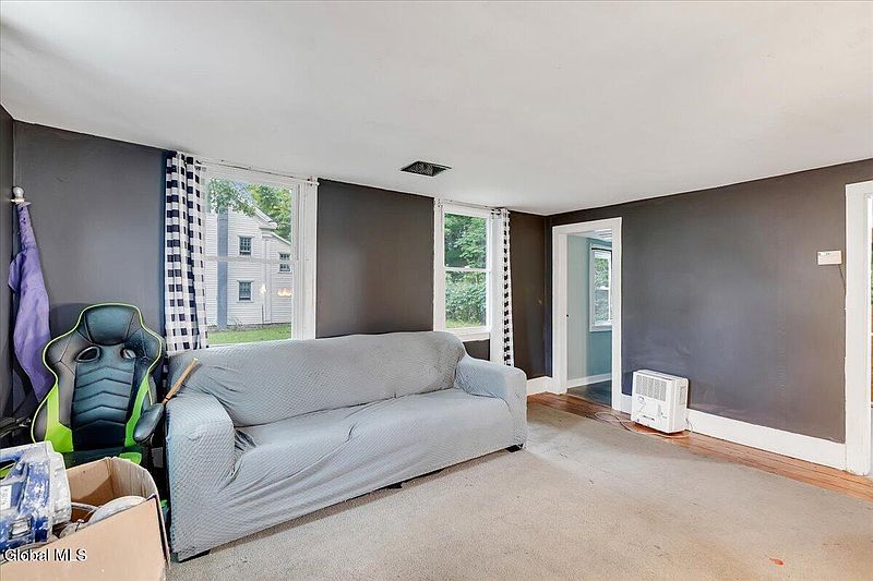 4th image of 7 N Union Street