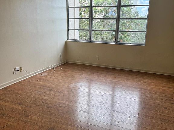 4th image of 7041 Environ Boulevard #326