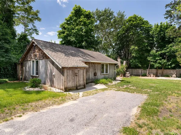 56 Foster Avenue, Hampton Bays, NY 11946