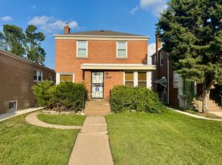 8929 S Paxton Ave, Chicago, IL 60617