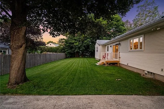 141 Weetamoe Dr — Photo 21