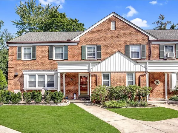 21 Robins Crescent #21, New Rochelle, NY 10801