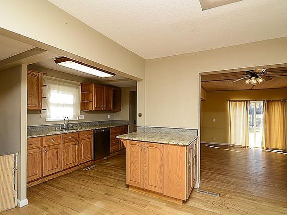 Disposal, Dishwasher, Microwave Oven, Refrigerator