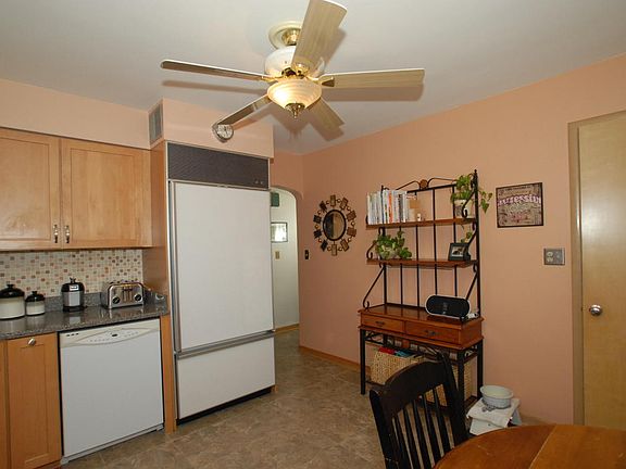 4th image of 3227 W Lakefield Dr