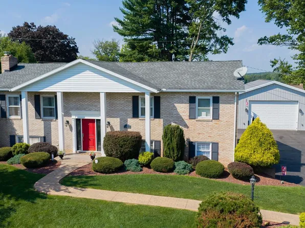 2865 Sunset Dr, Dallastown, PA 17313